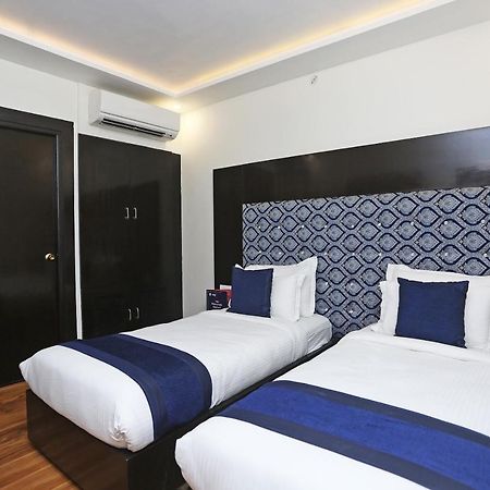 Hotel Pearl Blue Agra  Exteriör bild