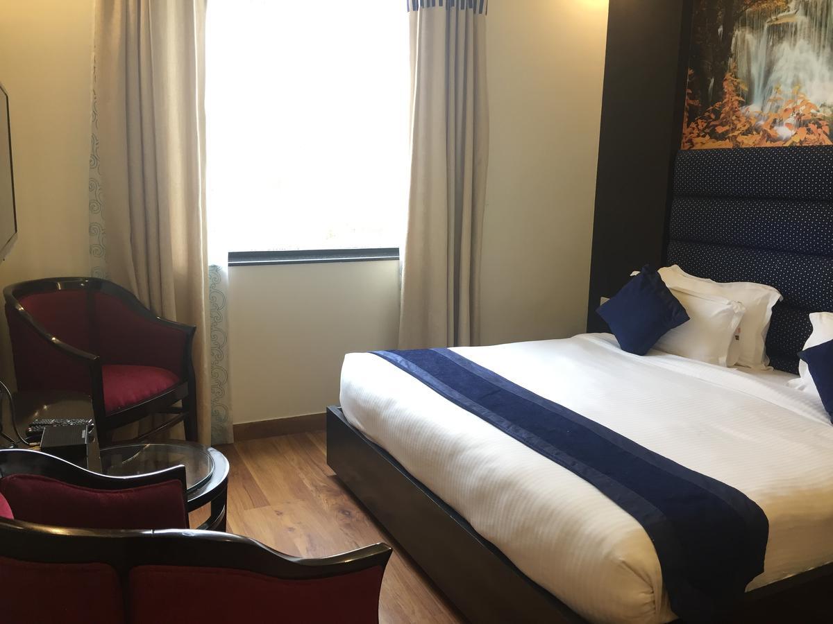 Hotel Pearl Blue Agra  Exteriör bild