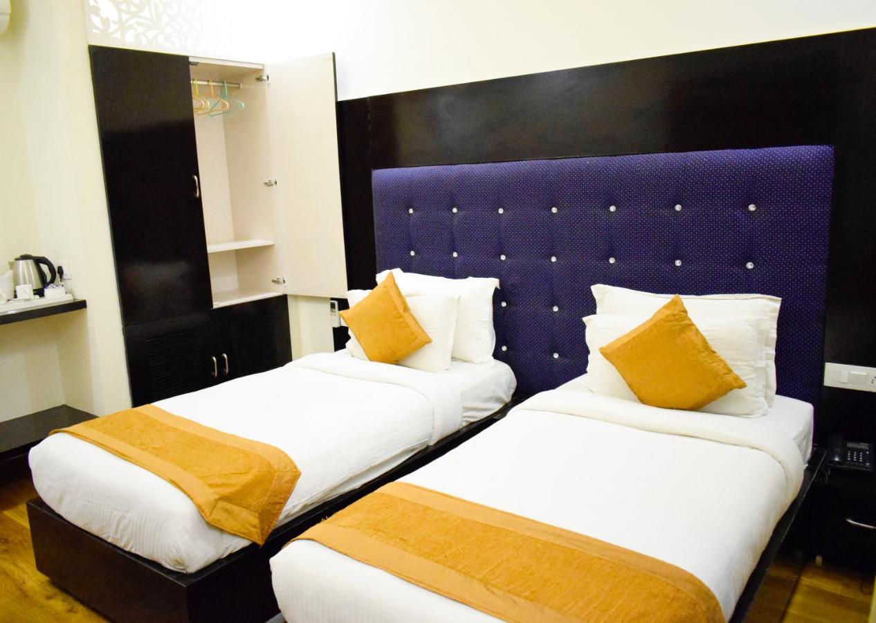 Hotel Pearl Blue Agra  Exteriör bild