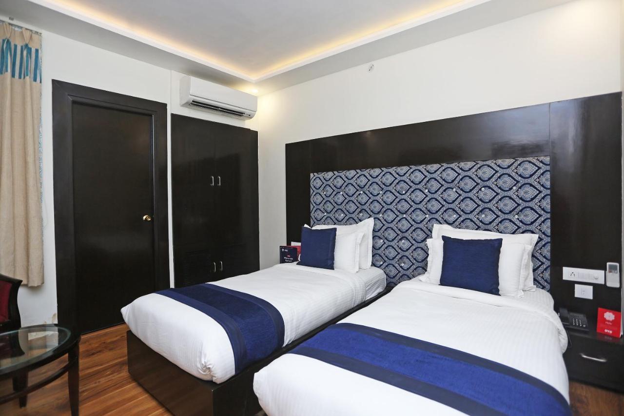 Hotel Pearl Blue Agra  Exteriör bild