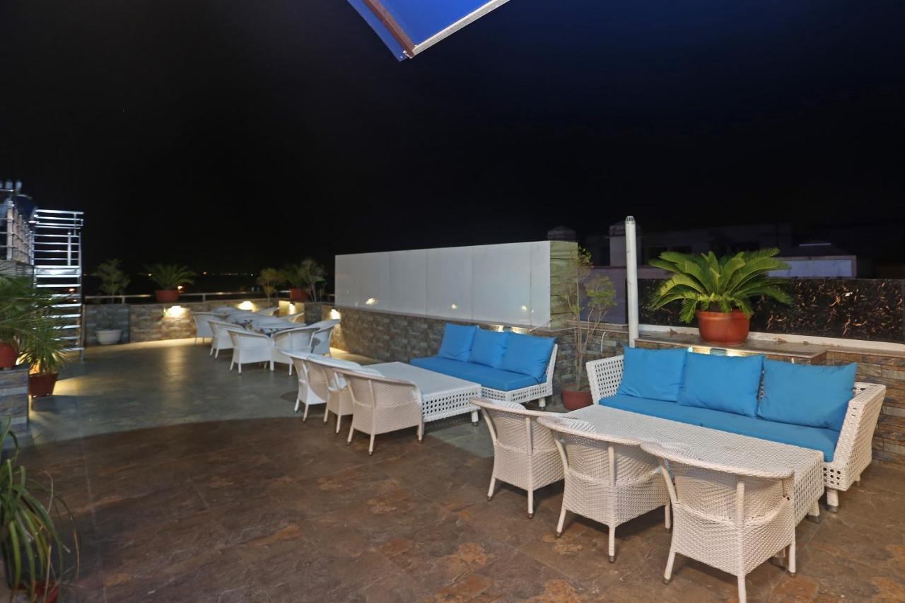 Hotel Pearl Blue Agra  Exteriör bild